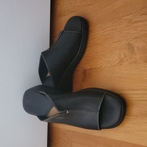 Black Leather Minnetonka Slide Wedge Shoes black size 9 sandals